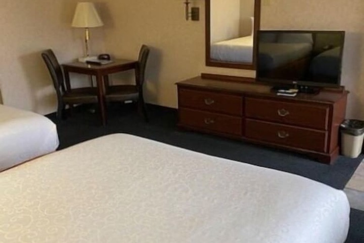 Room 10 of 27