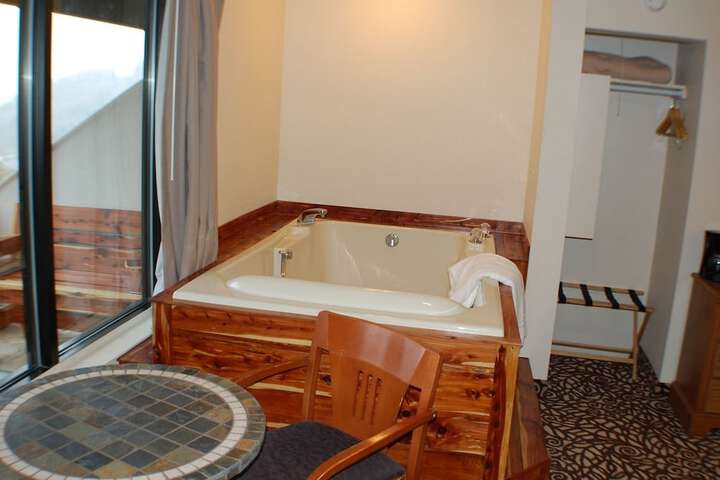 Alpine Lodge & Resort Burkesville