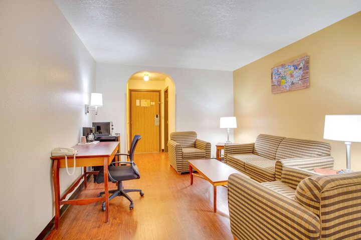 Room 21 of 32