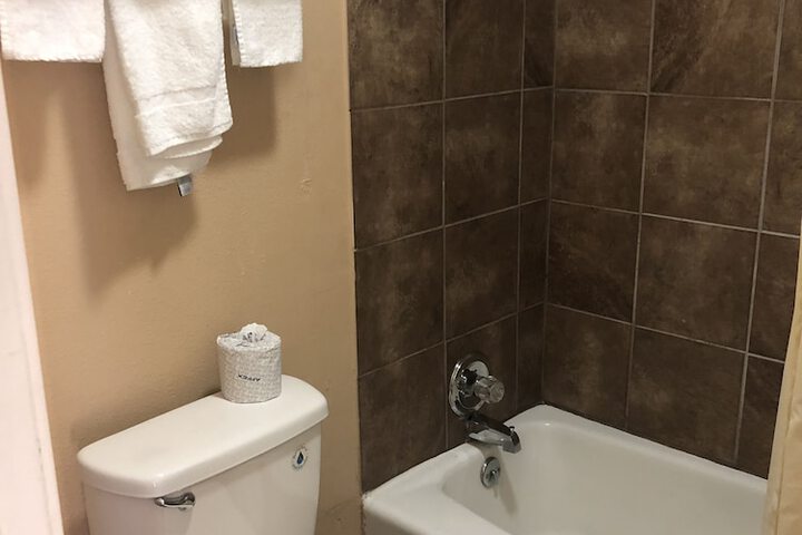 Room 7 of 12