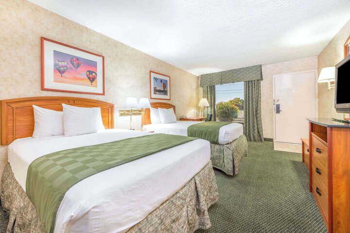 Room 9 of 38