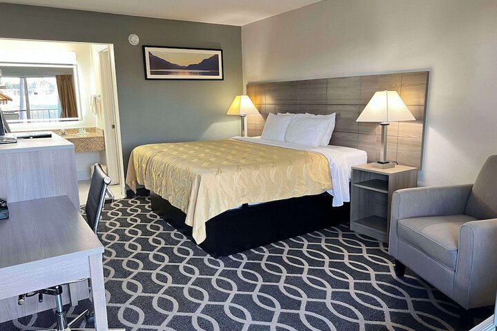 Room 13 of 28