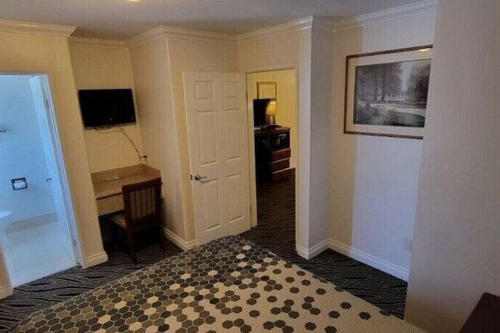 Room 8 of 15