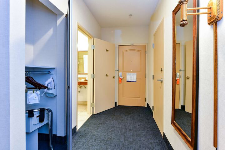 Room 69 of 116