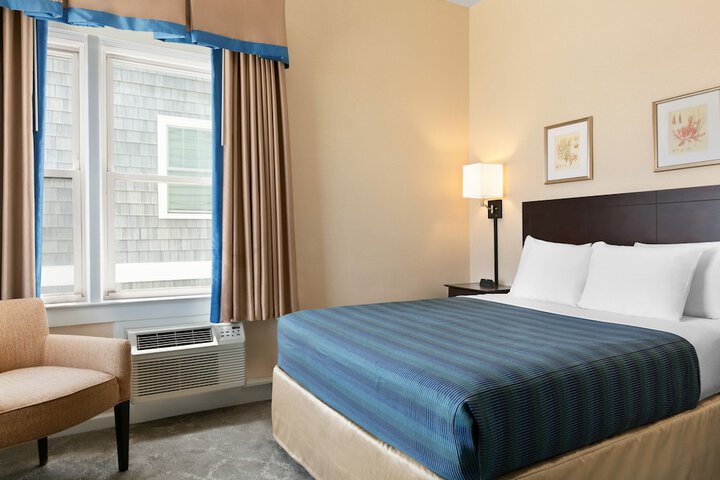 Room 32 of 71