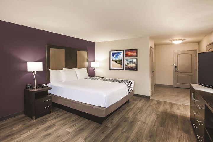 Room 17 of 34
