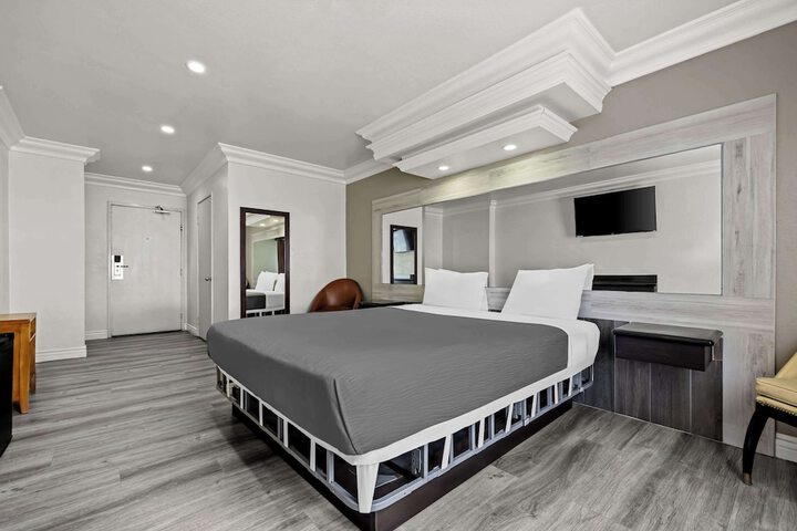 Room 27 of 58