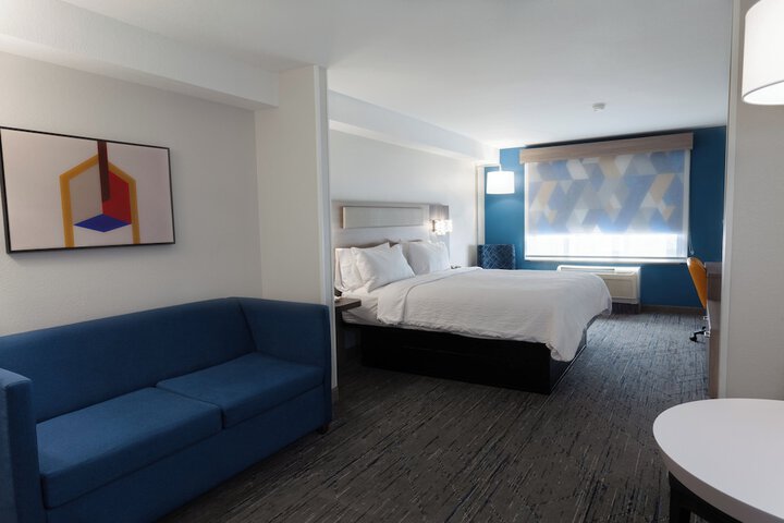Holiday Inn Express & Suites Logan by IHG