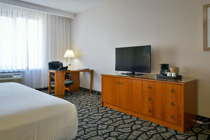 Room 27 of 39