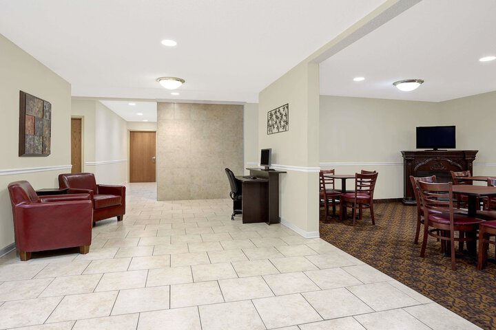 Business Center 17 of 17