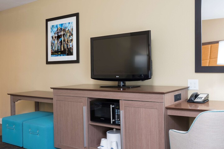 Room 16 of 36