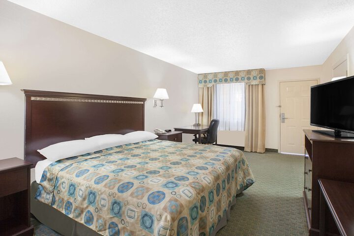 Room 6 of 14