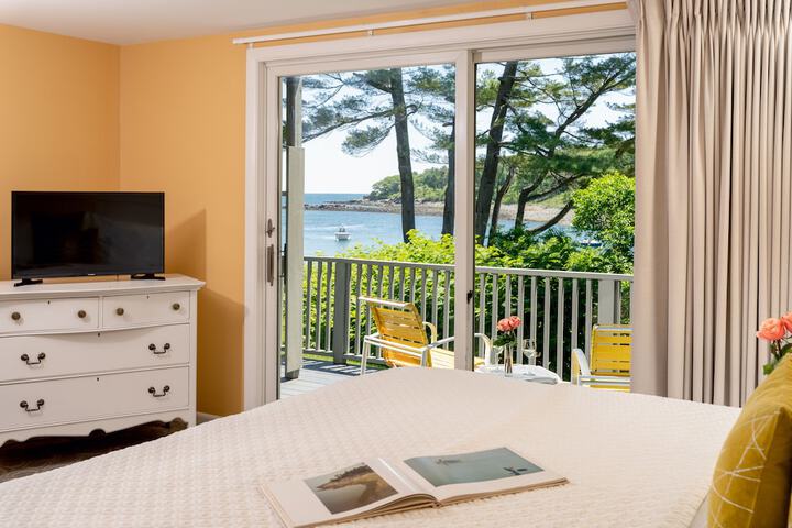 Dockside Guest Quarters & Restaurant