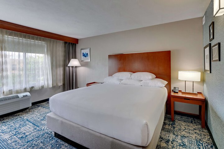 Room 34 of 53