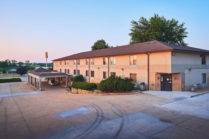 Hotel 12 of 77