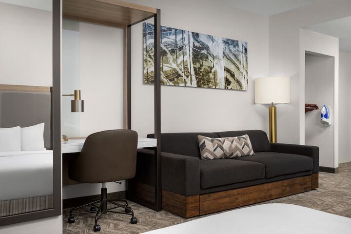 Room 12 of 25