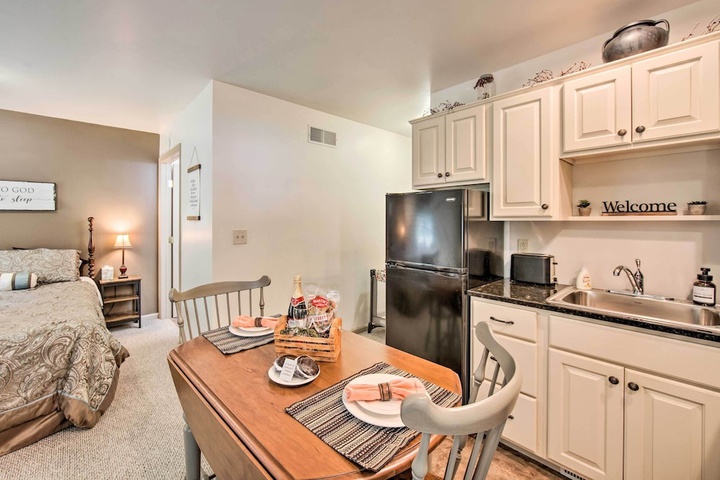 Cozy garden Room in Welsh Mountain Suites!
