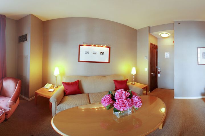 Room 28 of 44