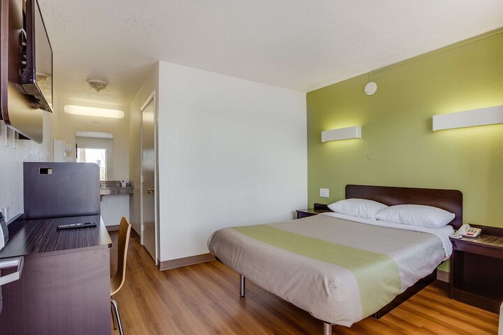 Room 33 of 39