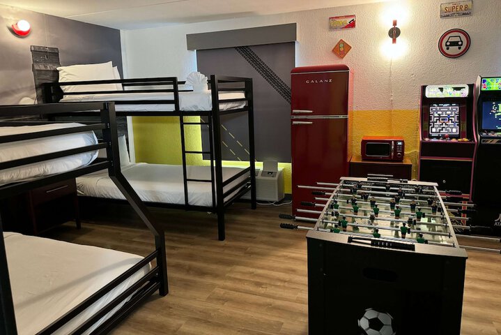 Room 9 of 30