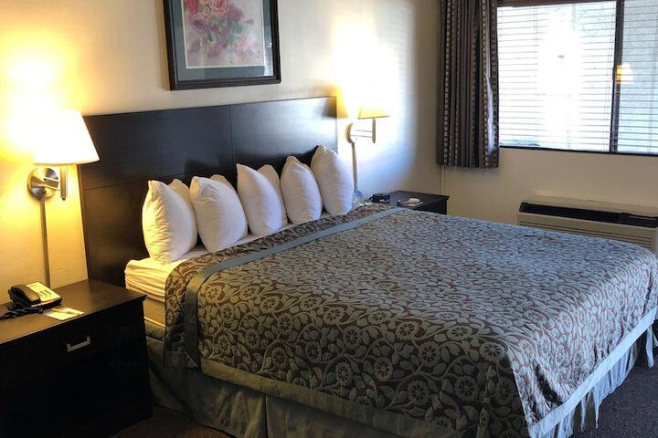 Room 10 of 26