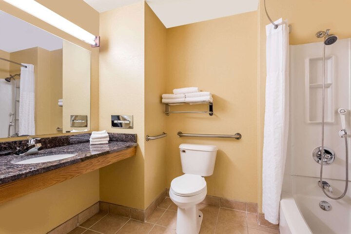 Room 15 of 25