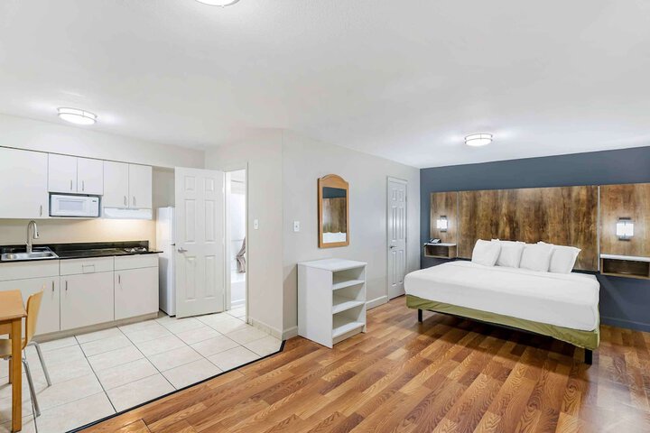 Room 25 of 27