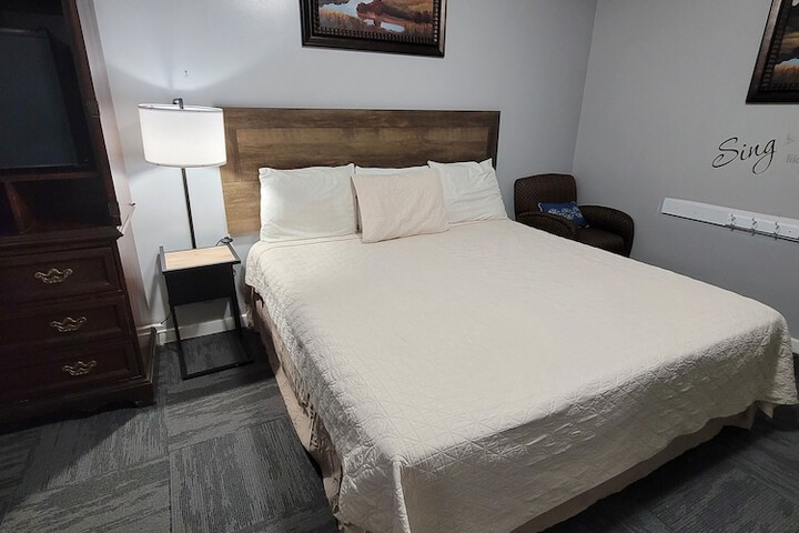 Room 10 of 73