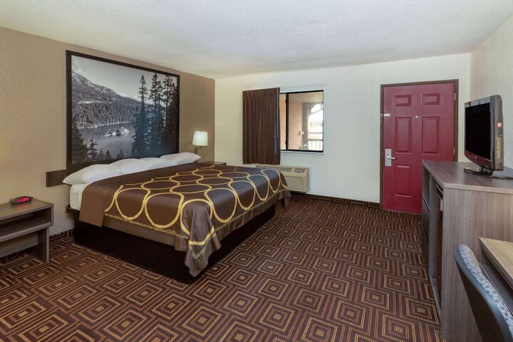 Super 8 by Wyndham Seguin