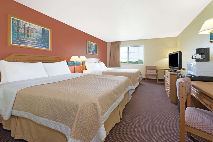 Days Inn by Wyndham Cameron