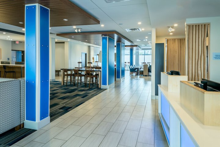 Holiday Inn Express & Suites Medford by IHG