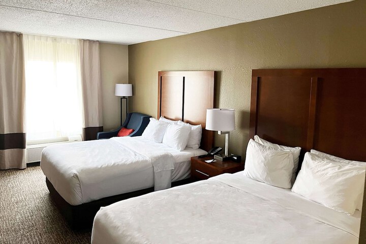 Room 5 of 33