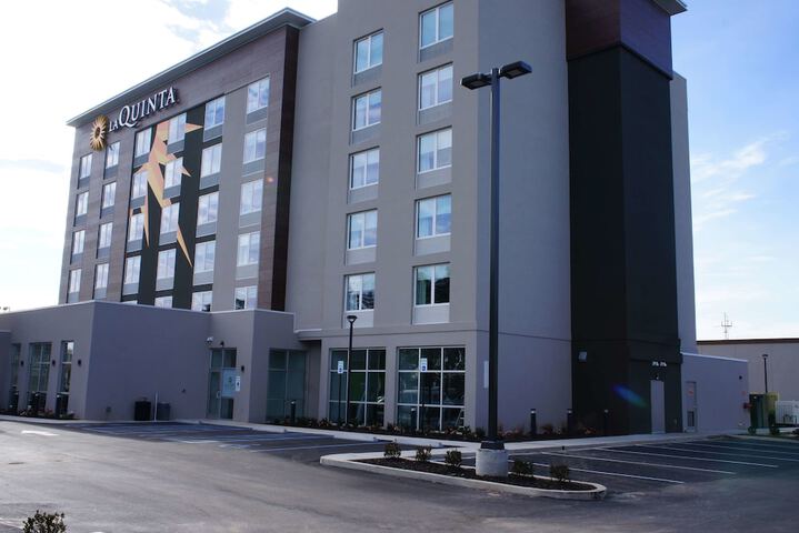 Hotel 2 of 51