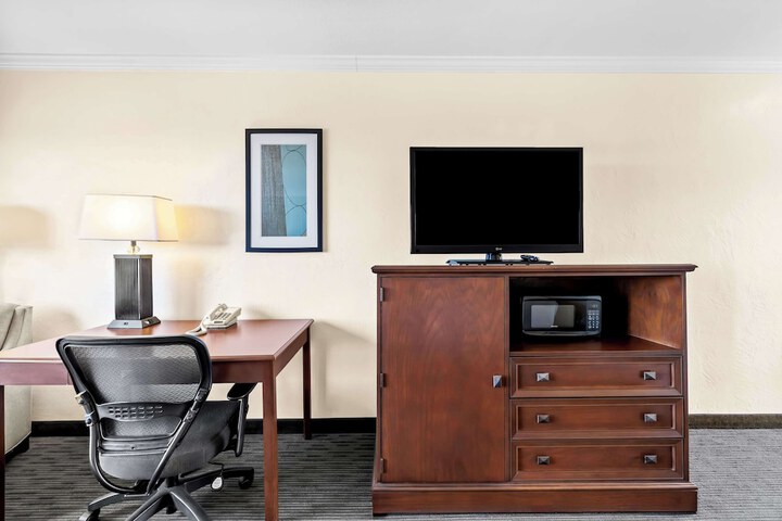 Room 27 of 47