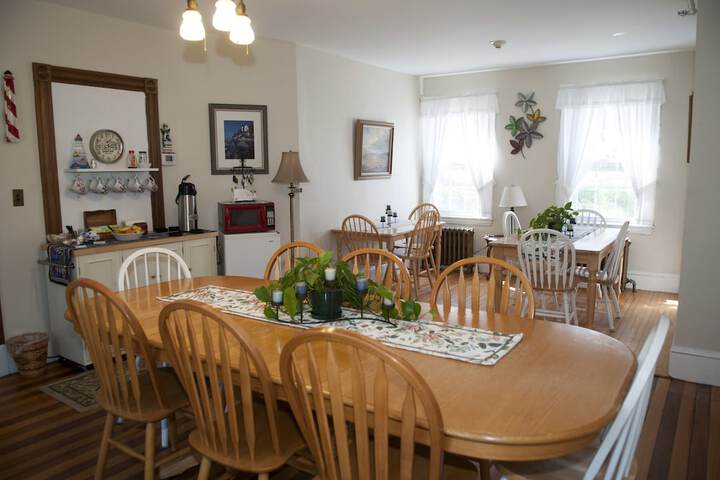 Candlebay Inn
