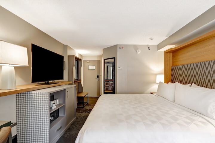 Room 48 of 77