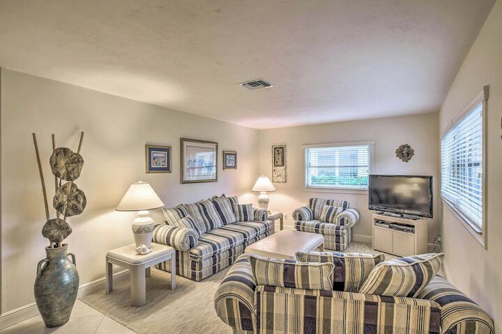 Spacious Naples Home 1 Mi to Vanderbilt Beach!