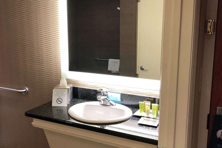 DoubleTree by Hilton Akron Fairlawn