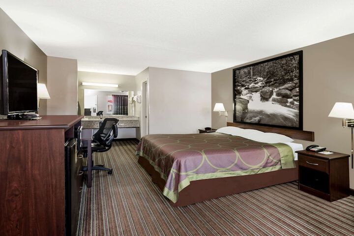Room 7 of 14