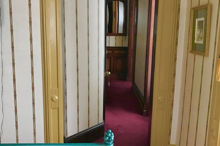 Room 51 of 94