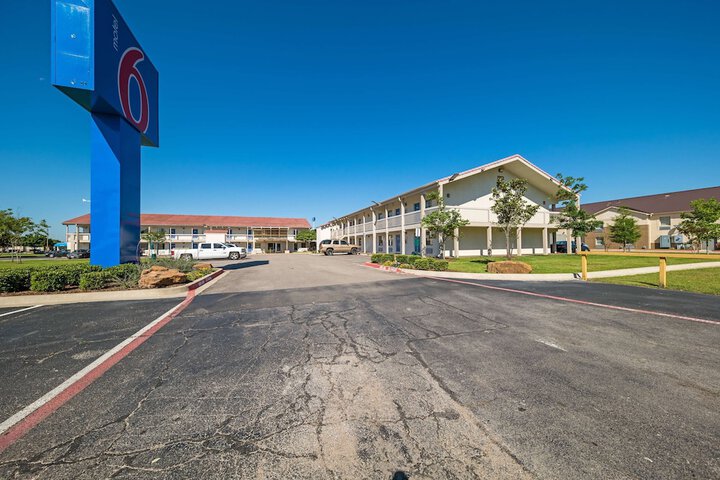 Motel 6 Dallas TX - Farmers Branch