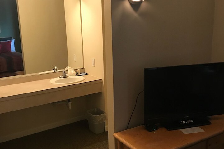 Room 11 of 15