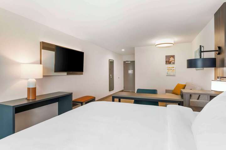 Room 11 of 33
