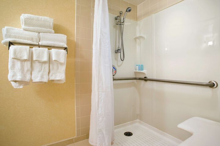 Hilton East Brunswick Hotel & Executive Meeting Center