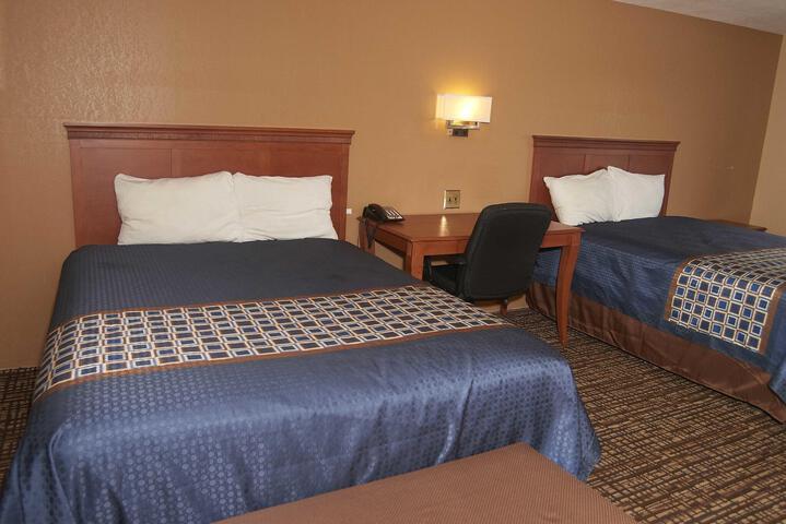Hollow Inn & Motel