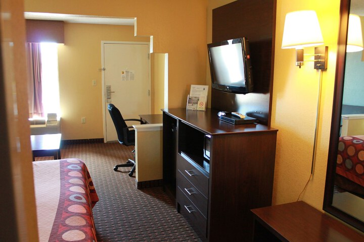 Room 28 of 34