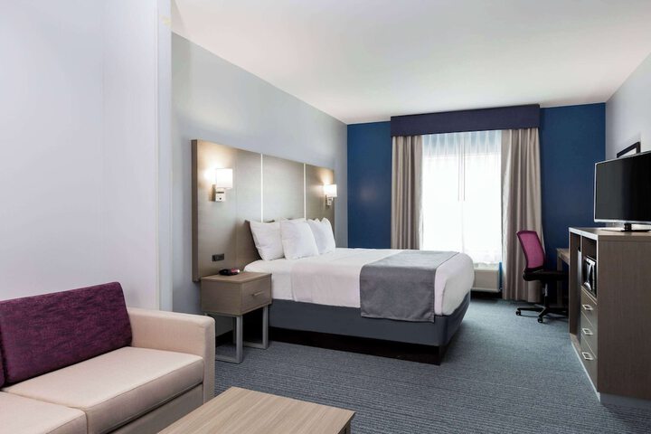 Room 7 of 28