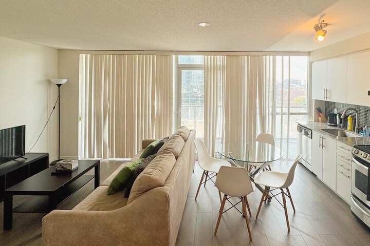 RivetStays - The Fly Luxury Suites