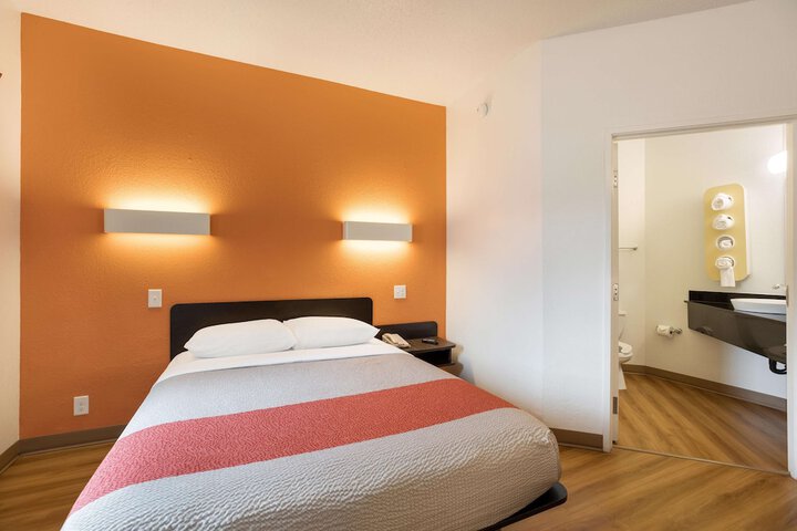 Room 14 of 34