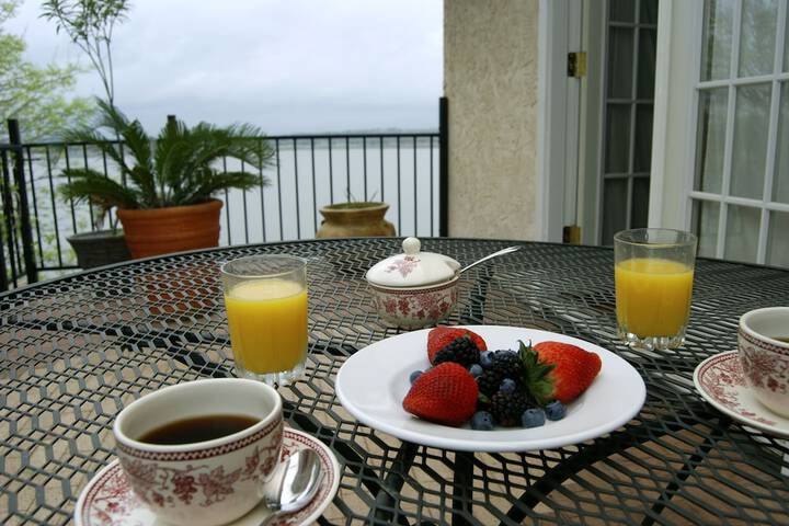 The Lakehouse Bed & Breakfast